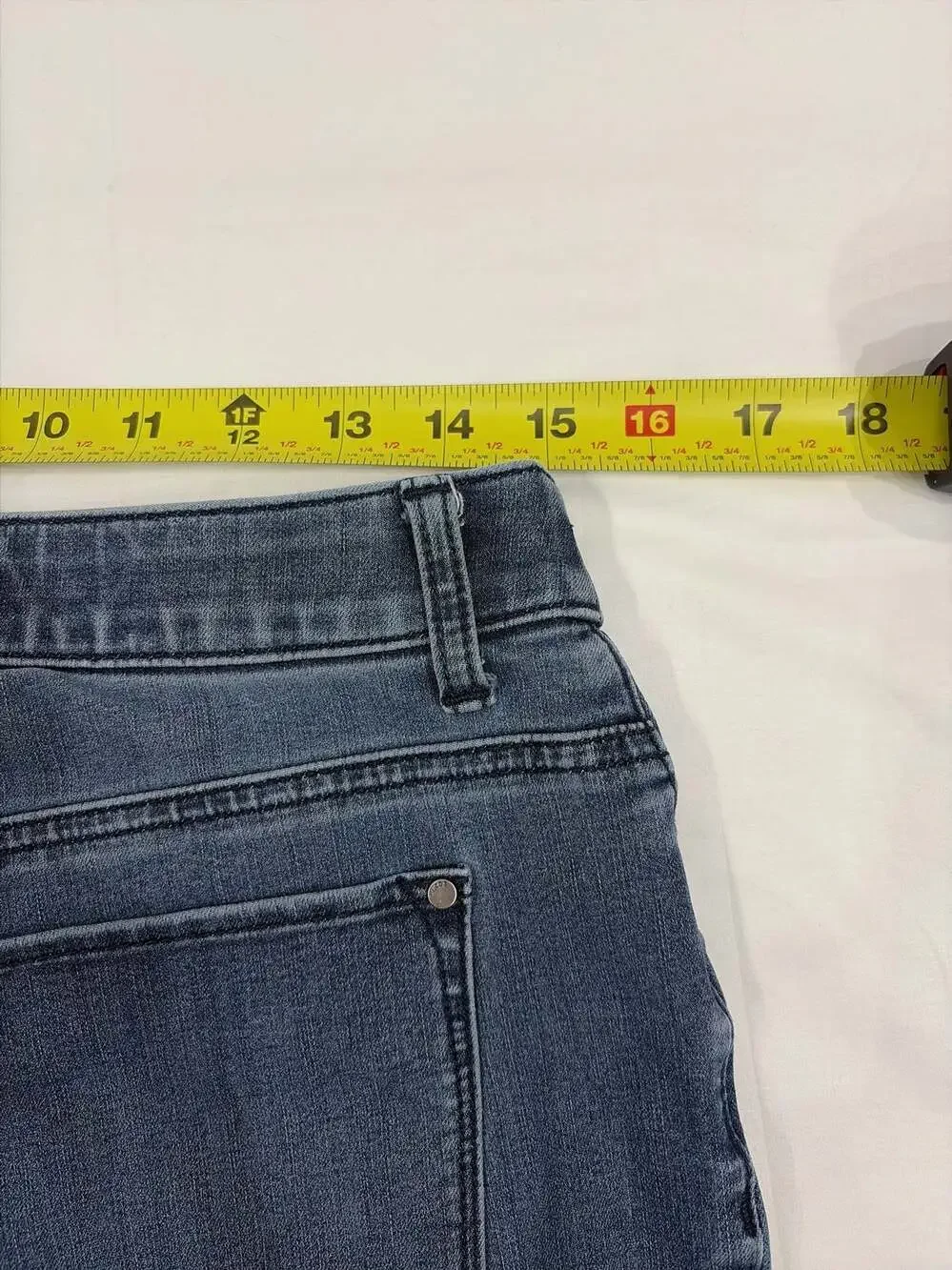Chico's Fabulously Slimming Short Straight Leg Jeans, Size 0.5/Small